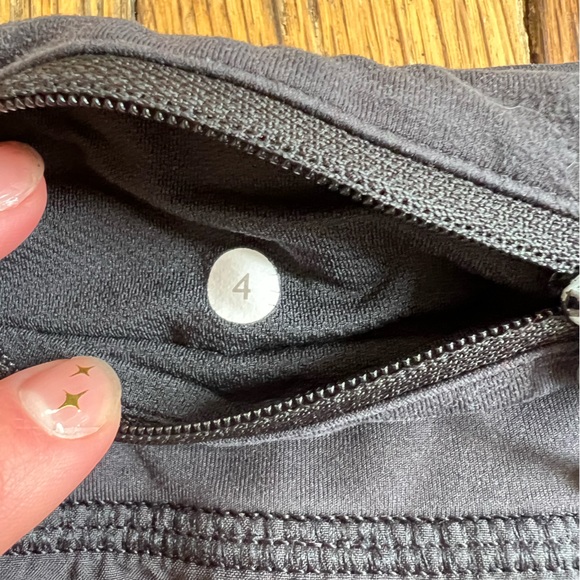 Lululemon Speed Up Shorts - Picture 5 of 6